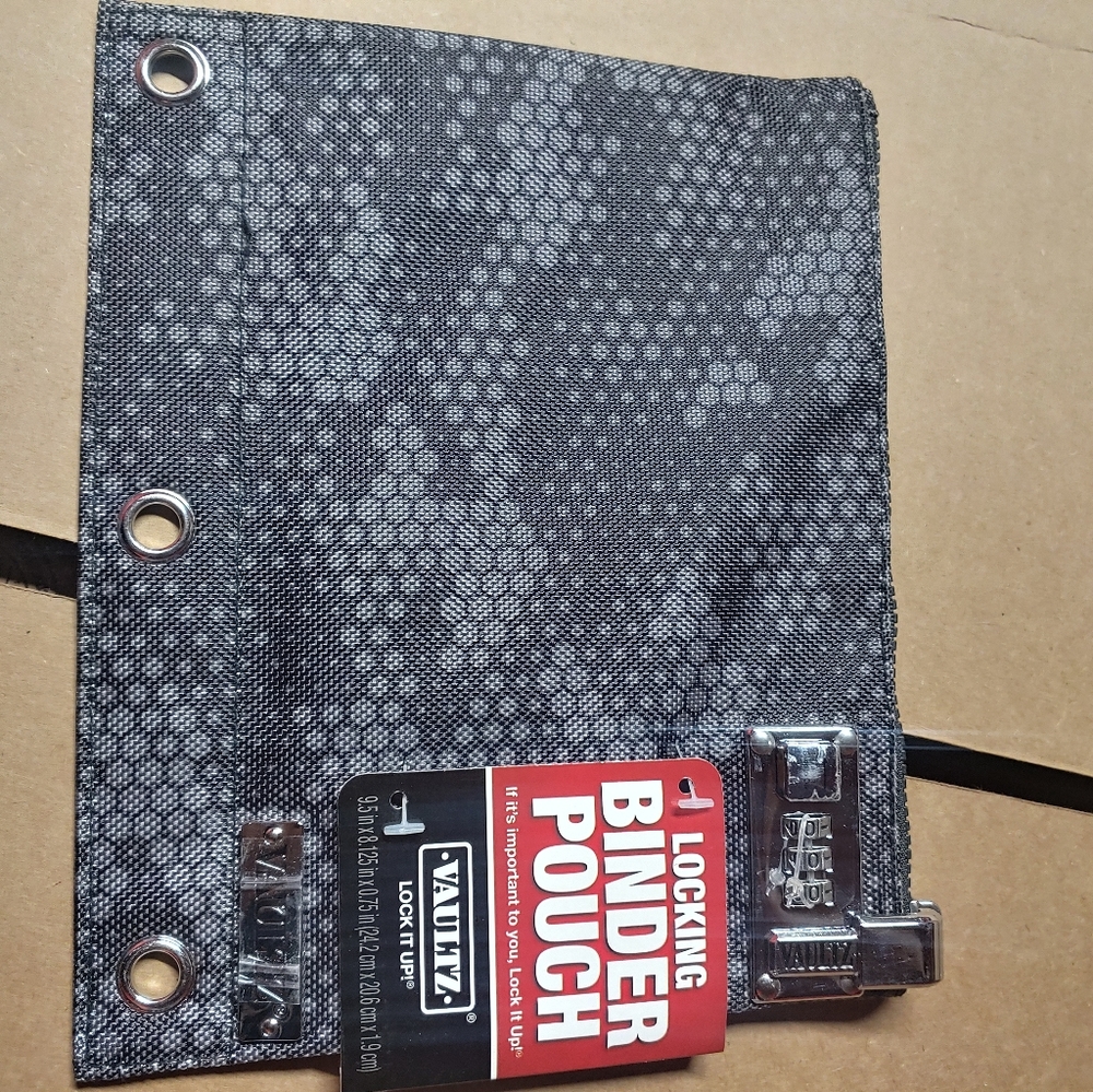 Vaultz lockable pouch